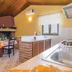 Awesome In Meloni With Sauna Дом отдыха Karojba