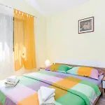 Дом отдыха Awesome In Meloni With Sauna Karojba